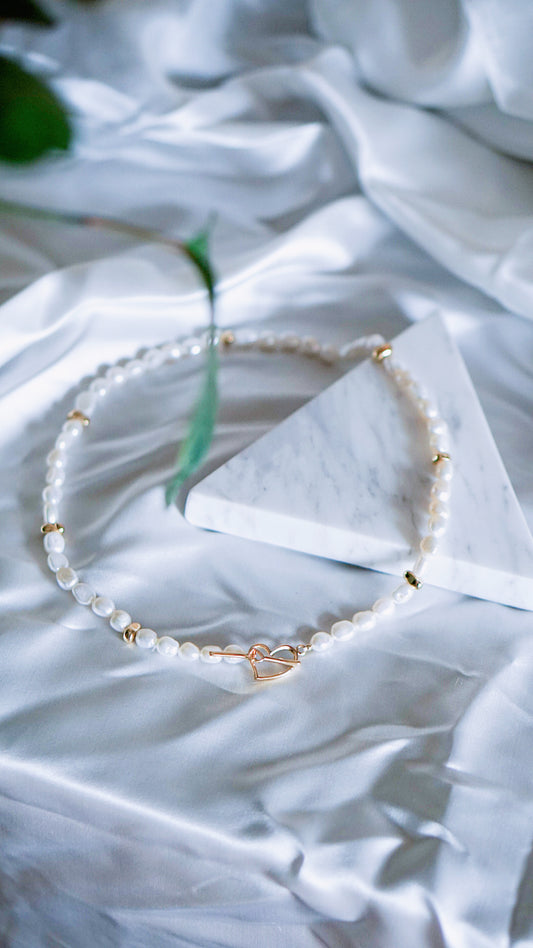 Choker di Perle Barocche con Chiusura T-Bar a Forma di Cuore