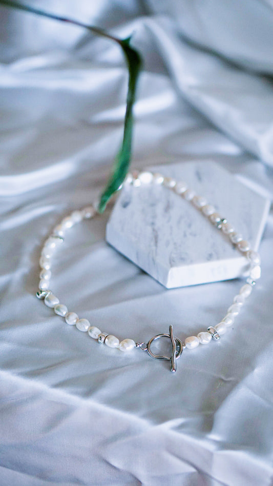 Baroque Pearl Choker with Wave Shaped T-Bar Closure